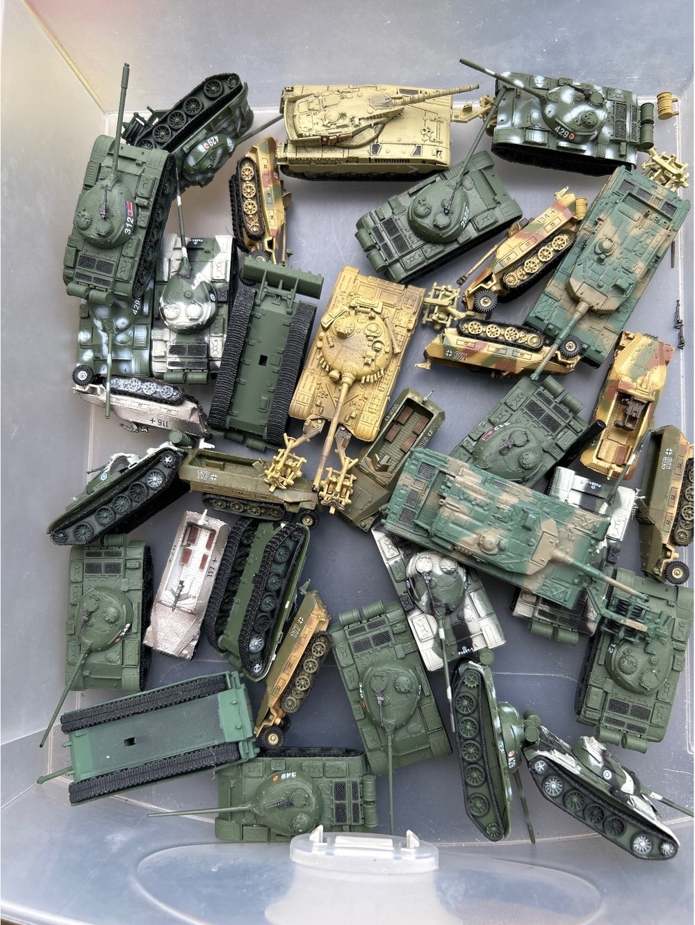 Assorted small combat pieces plastic